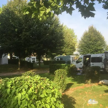 Les Insolites Du Vélodrome D'albert Camping *