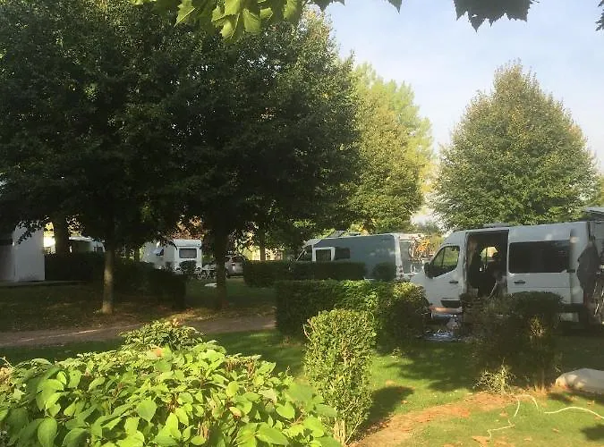 Les Insolites Du Vélodrome D'albert Camping *
